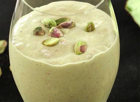 How to Make a Strawberry Pistachio Cream Smoothie 